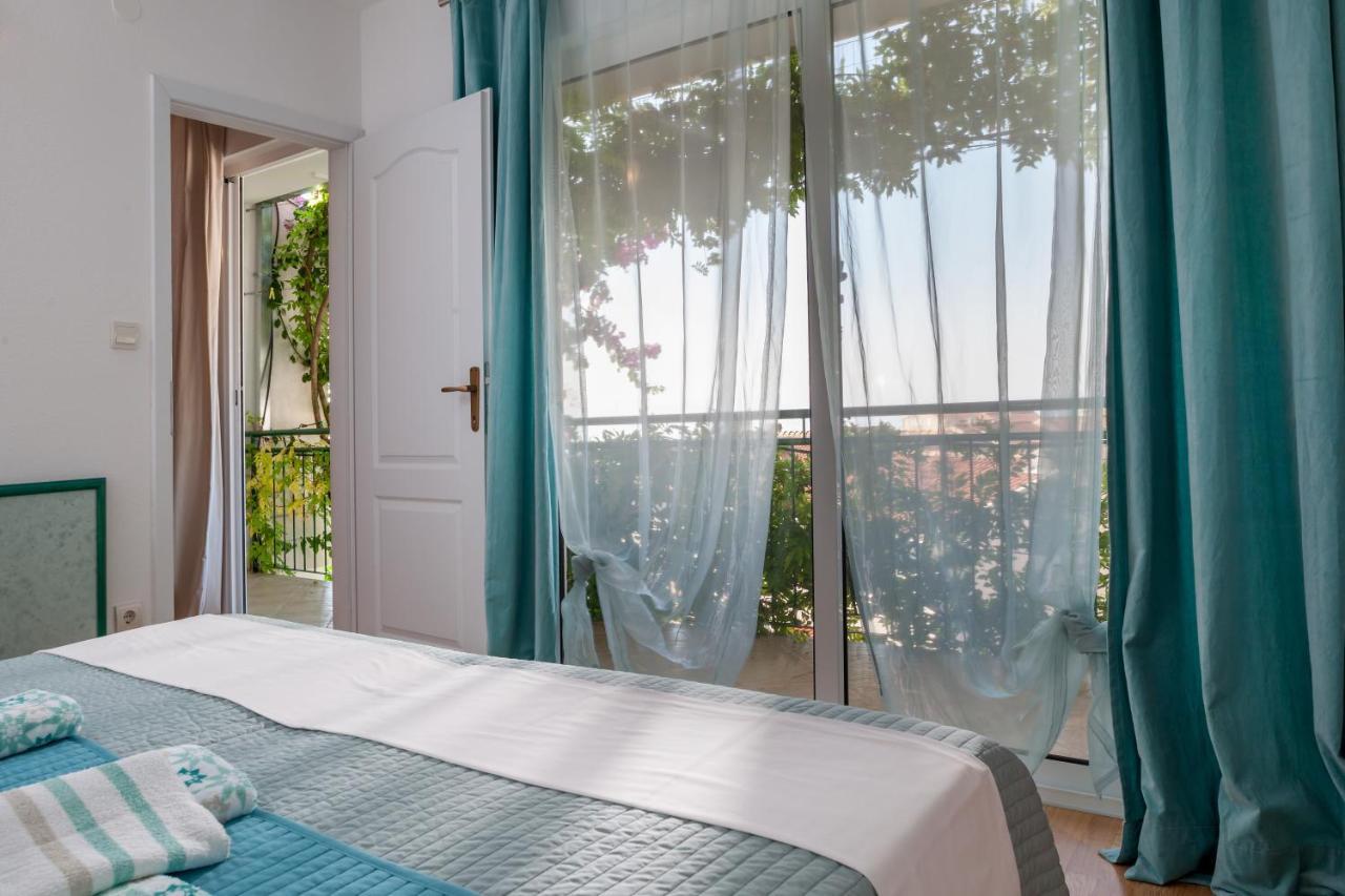 Apartments Leut 80M From The Sea Podgora Habitación foto