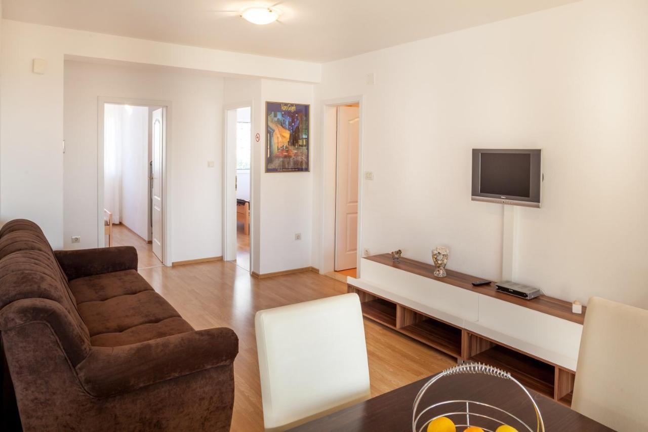 Apartments Leut 80M From The Sea Podgora Habitación foto