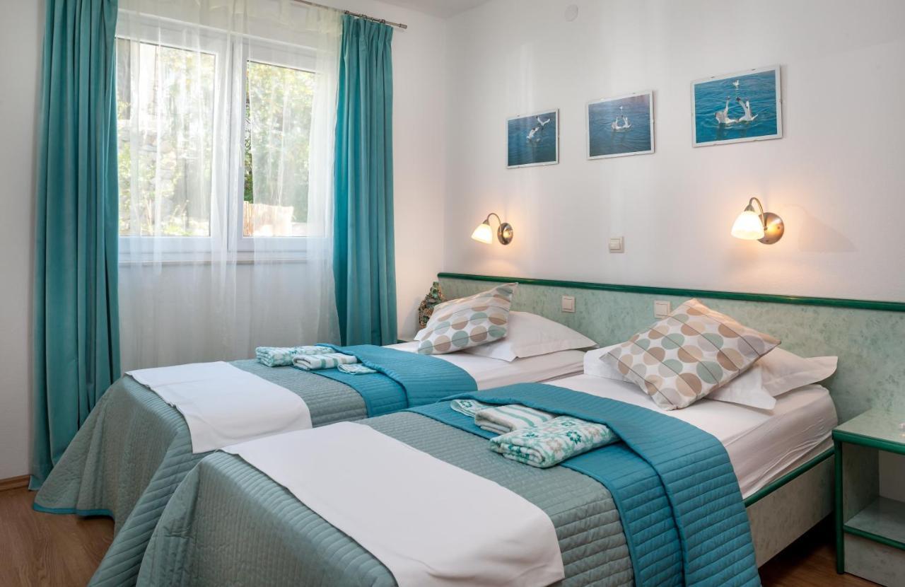 Apartments Leut 80M From The Sea Podgora Habitación foto