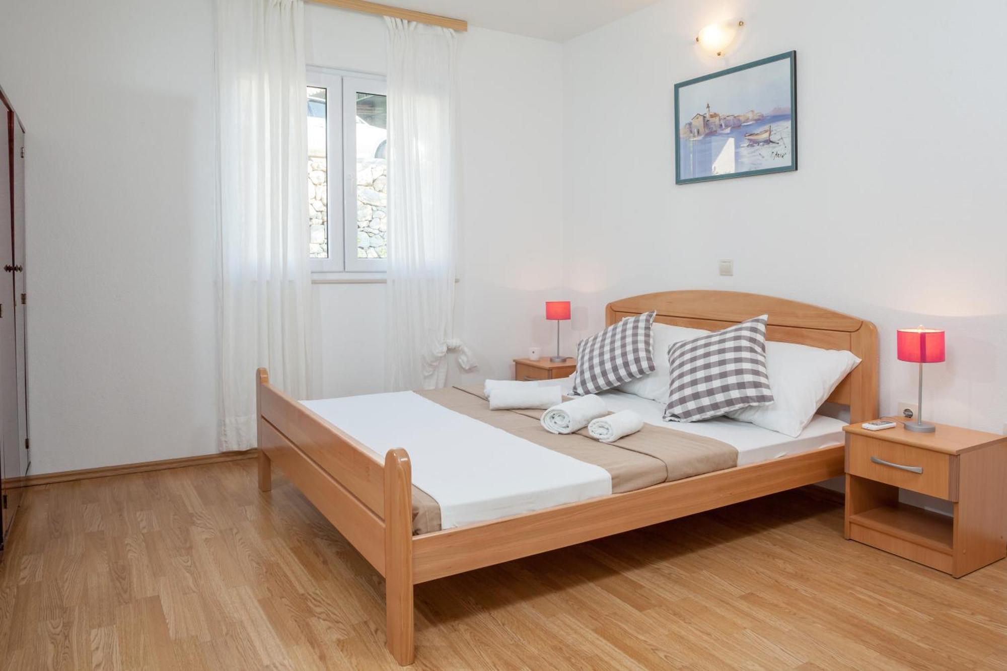 Apartments Leut 80M From The Sea Podgora Habitación foto