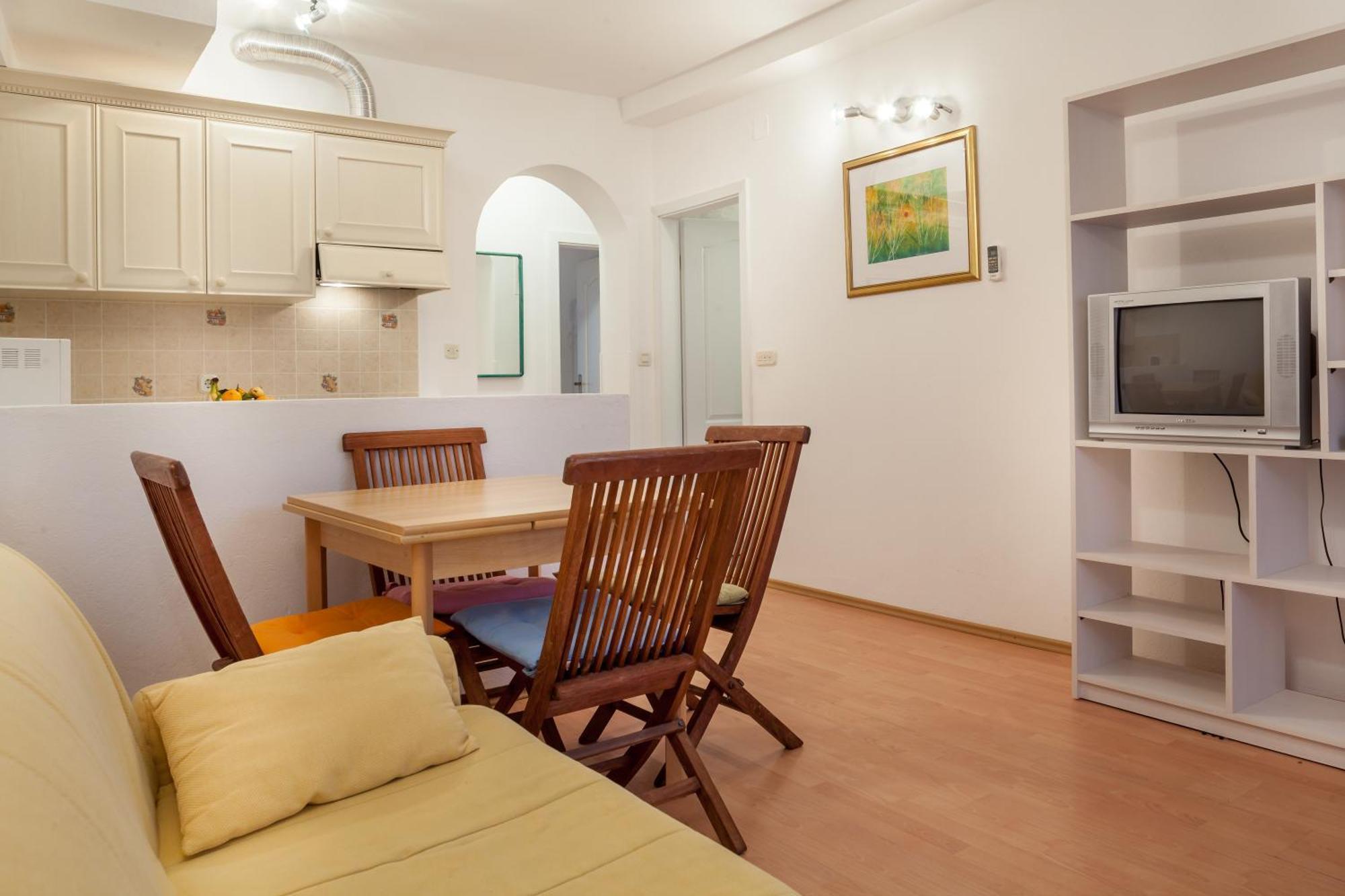 Apartments Leut 80M From The Sea Podgora Habitación foto