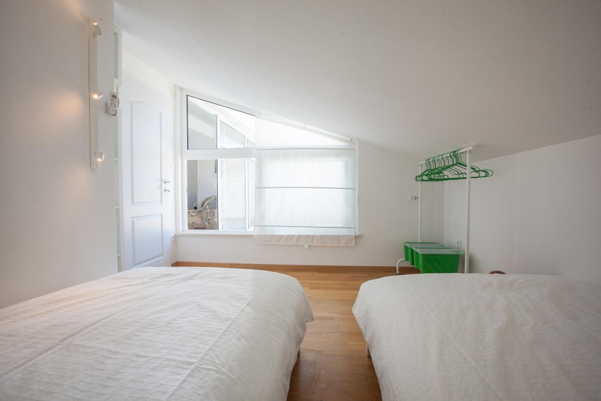 Apartments Leut 80M From The Sea Podgora Habitación foto