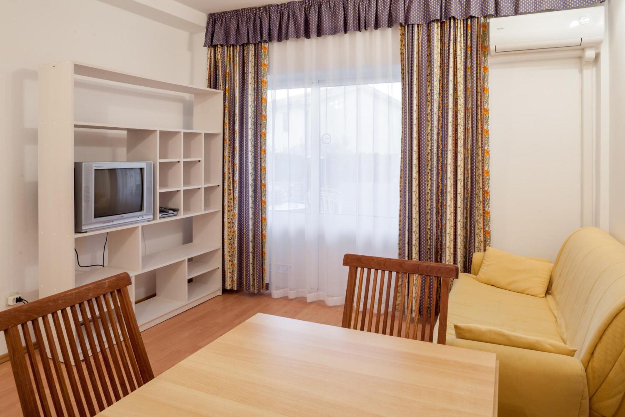 Apartments Leut 80M From The Sea Podgora Habitación foto